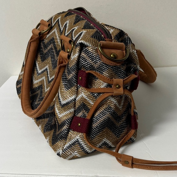 Purse, Miss Albright, black/tan/white chevron pattern, leather trim, EUC!! - Picture 6 of 14